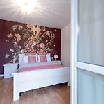 Lora Flowers Suite 5, Free Private Parking Appartement Côme