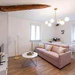 Lora Flowers Suite 5, Free Private Parking Appartement