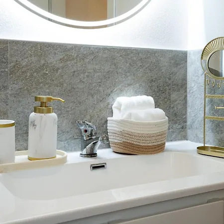 Lora Flowers Suite, Free Parking,self Check In, 5 Côme
