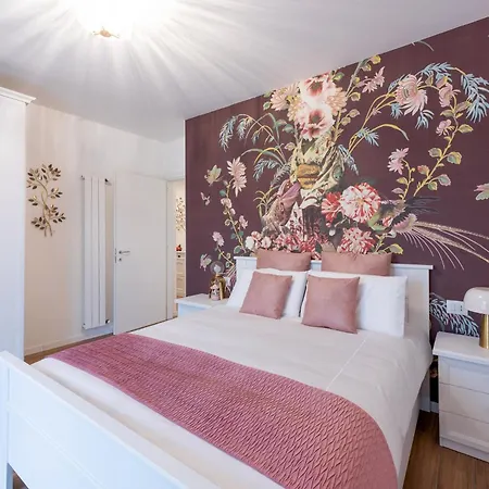 Lora Luxury 5, Free Private Parking, Self Check In, Air Conditioner *