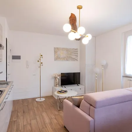 Lora Luxury 5, Free Private Parking, Self Check In, Air Conditioner