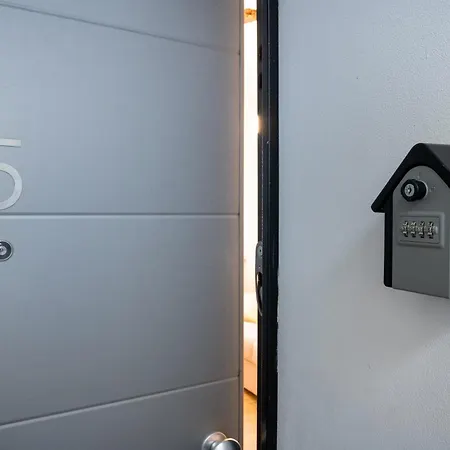 Lora Luxury 5, Free Private Parking, Self Check In, Air Conditioner Apartment
