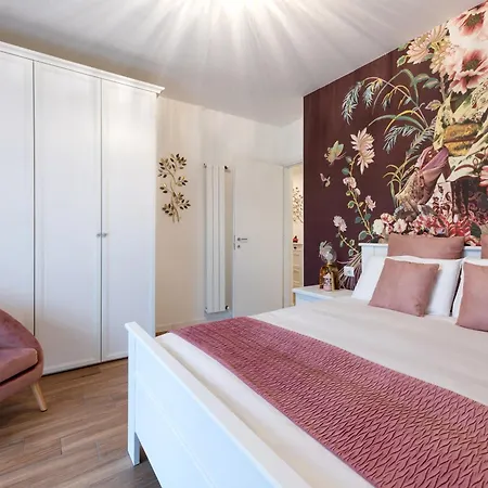 Lora Luxury 5, Free Private Parking, Self Check In, Air Conditioner * Como
