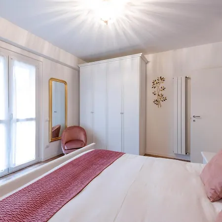 Lora Luxury 5, Free Private Parking, Self Check In, Air Conditioner Como