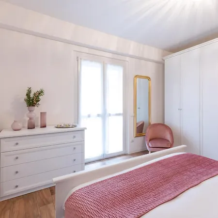 Apartment Lora Luxury 5, Free Private Parking, Self Check In, Air Conditioner Como