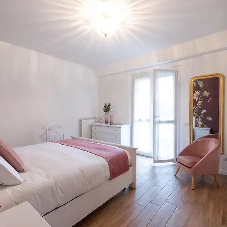 Lora Luxury 5, Free Private Parking, Self Check In, Air Conditioner Como