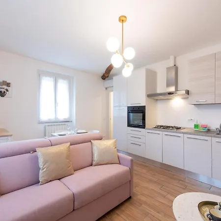 Lora Luxury 5, Free Private Parking, Self Check In, Air Conditioner * Como