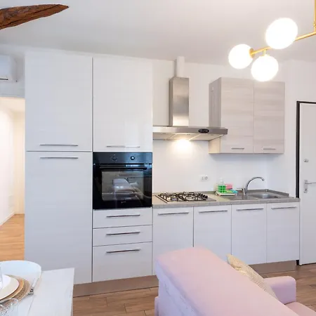 Lora Luxury 5, Free Private Parking, Self Check In, Air Conditioner
