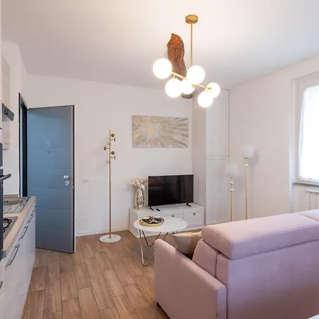 Lora Luxury 5, Free Private Parking, Self Check In, Air Conditioner Apartment