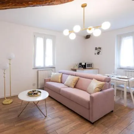 Lora Flowers Suite, Free Parking,self Check In, 5 * Como