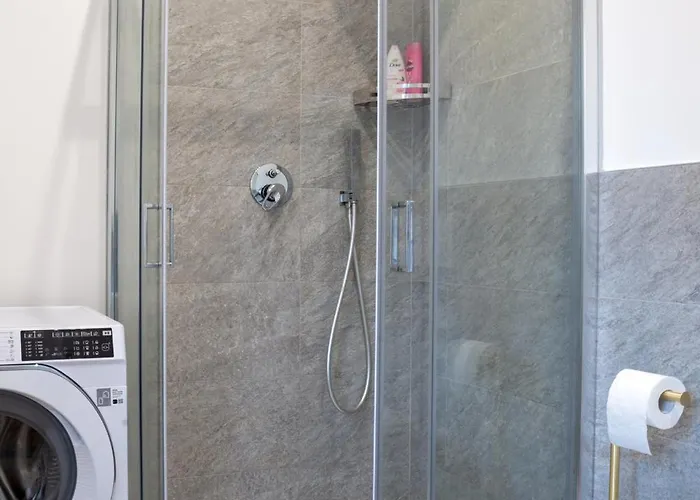 Lora Flowers Suite, Free Parking,self Check In, 5 *