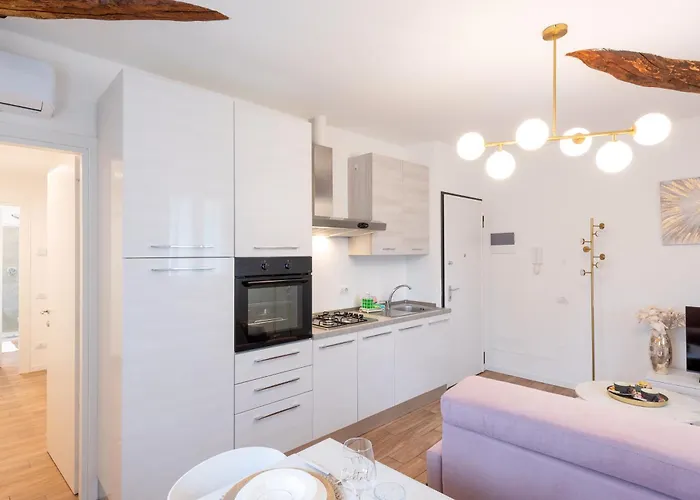 Lora Flowers Suite, Free Parking,self Check In, 5 公寓 科莫