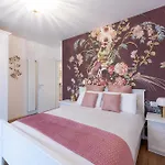 Lora Flowers 5, Free Private Parking *