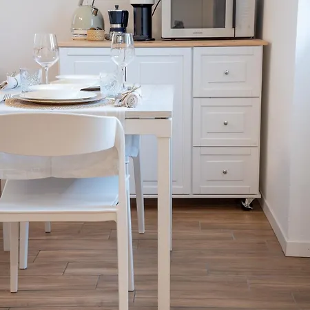 Lora Flowers Suite, Free Parking,self Check In, 5 Apartamento Como