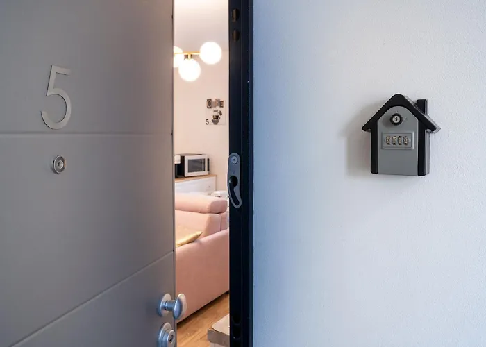 Lora Flowers Suite, Free Parking,self Check In, 5 Lägenhet *
