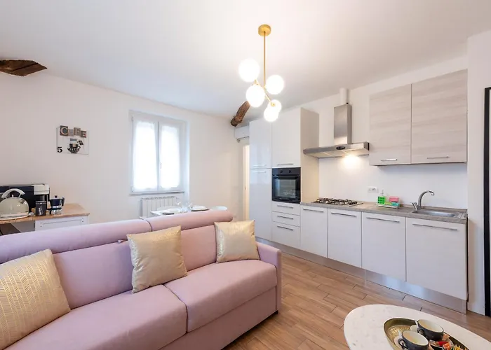 Lora Flowers Suite, Free Parking,self Check In, 5 * Como